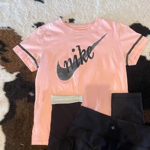 NIKE- Tee